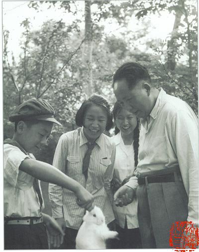 毛泽东和孩子们（1954年）